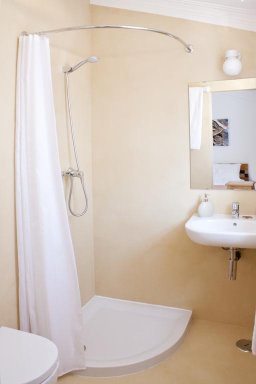 A Casa Da Arvore Bed and Breakfast Vila Nova de Milfontes Rum bild