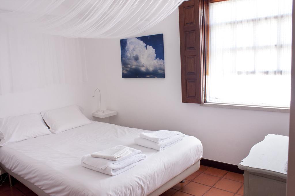 A Casa Da Arvore Bed and Breakfast Vila Nova de Milfontes Rum bild